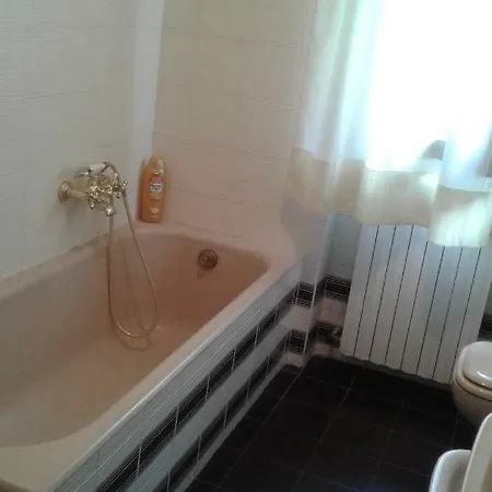 Nyaraló Donatella *